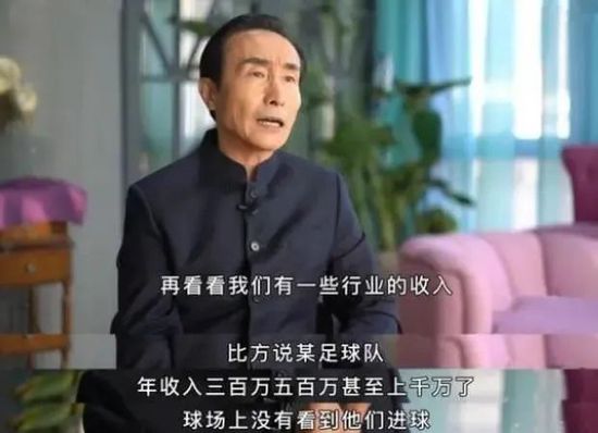 众主演置身于严酷肃杀的黑色背景之中，体现出严酷的谍战气氛以及众人背负各自使命挣扎前行的艰辛